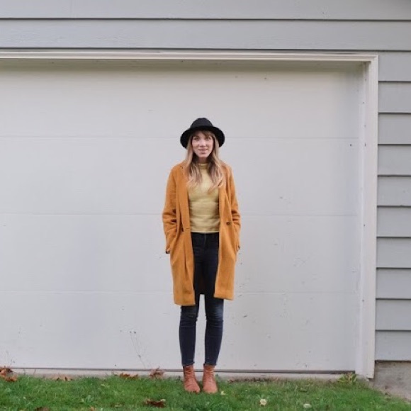 Meet your Posher, Jenni - Picture 1 of 1